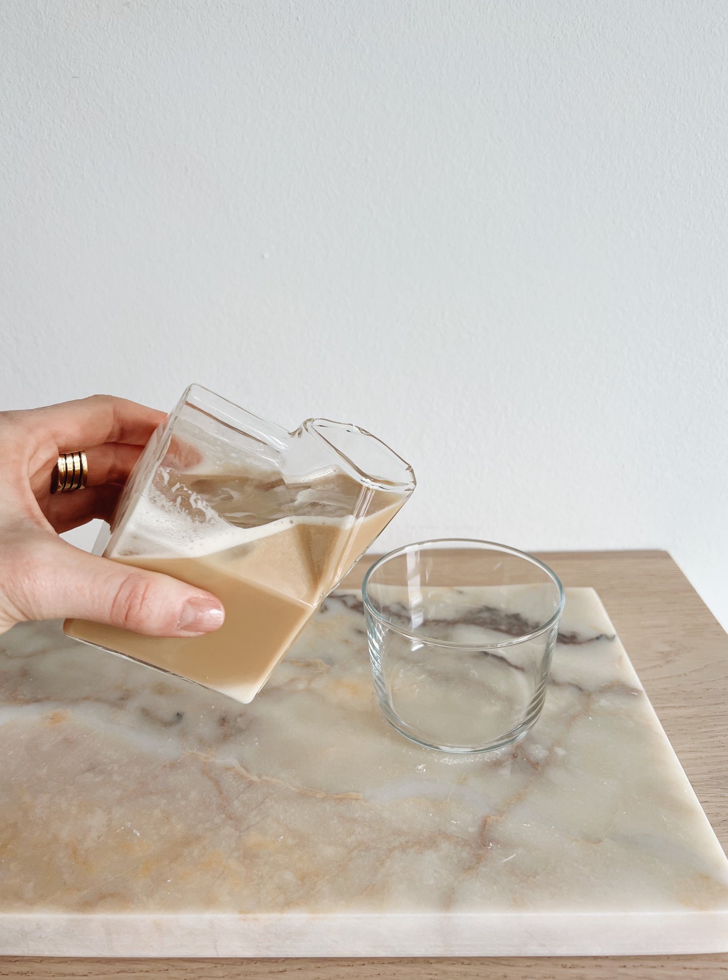 MILCHKANNE AUS GLAS