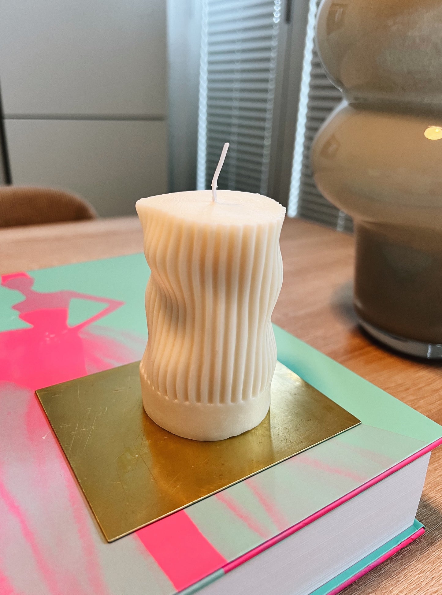 Asymmetrische Formkerze OSKAR, aus Rapswachs, weiß, H 9,5 cm