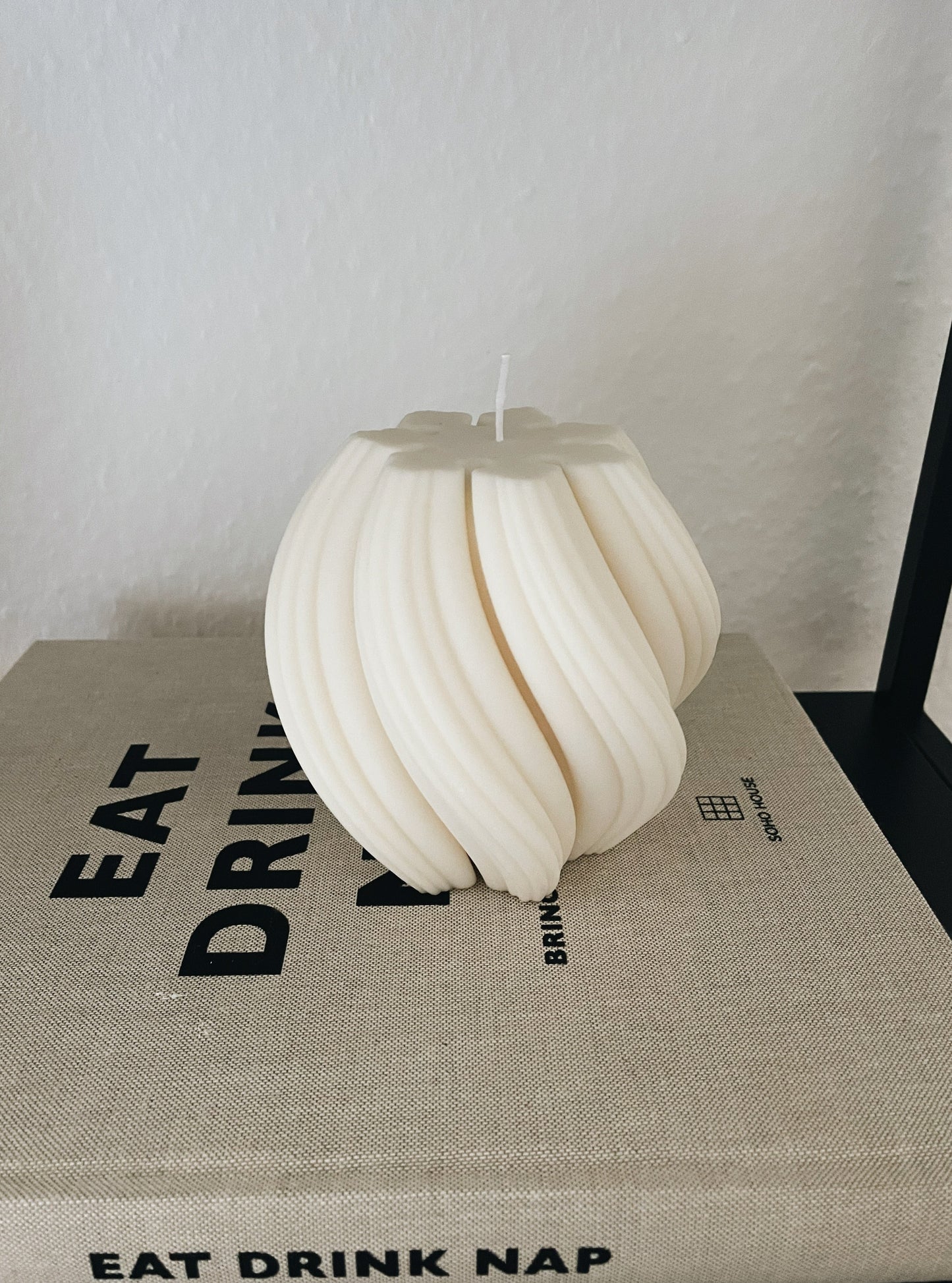 Swirl Formkerze DONNA, aus Rapswachs, weiß, H 12 cm