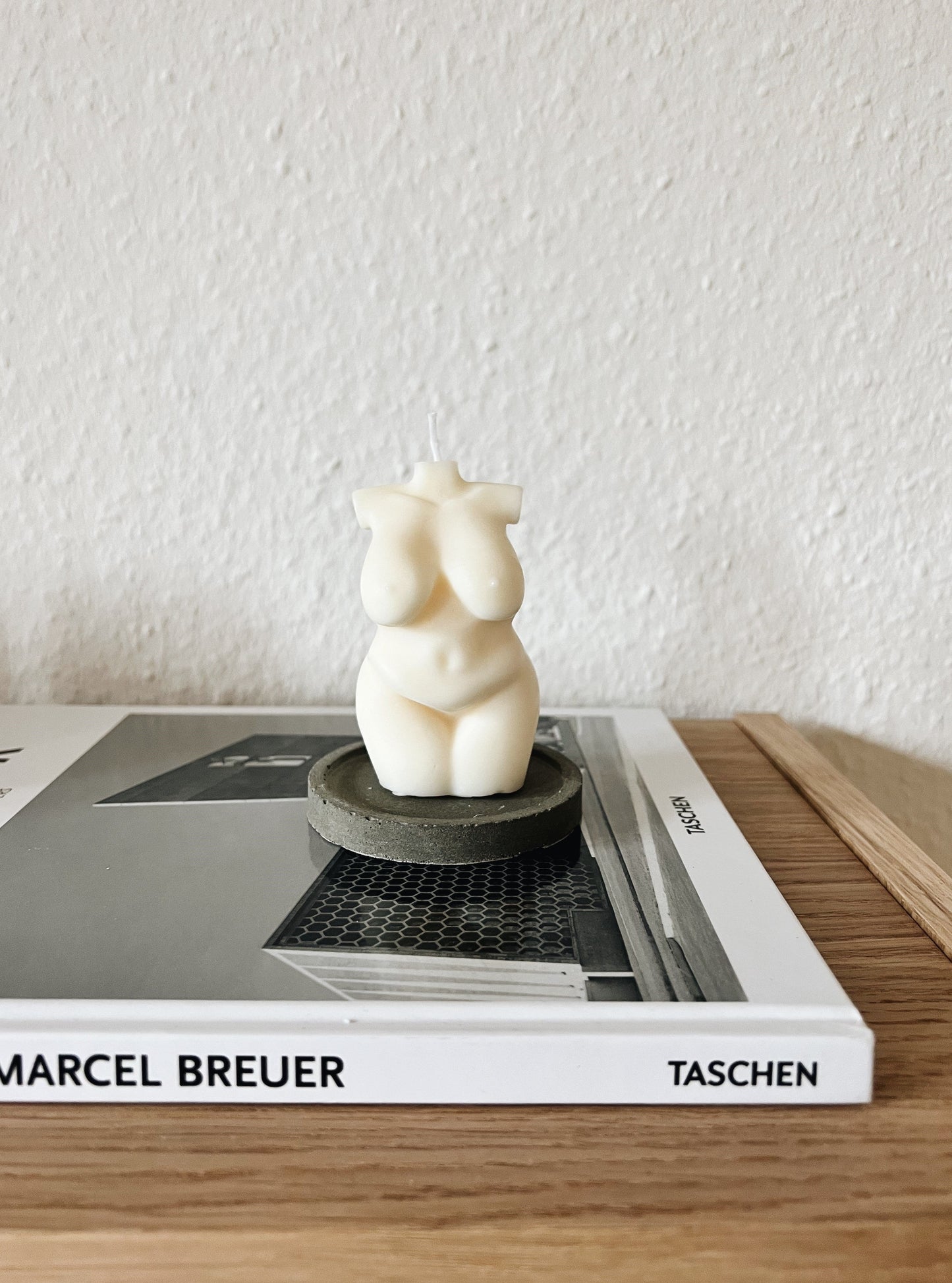 Weibliche Körperform WILMA, aus Rapswachs, weiß, H 9 cm