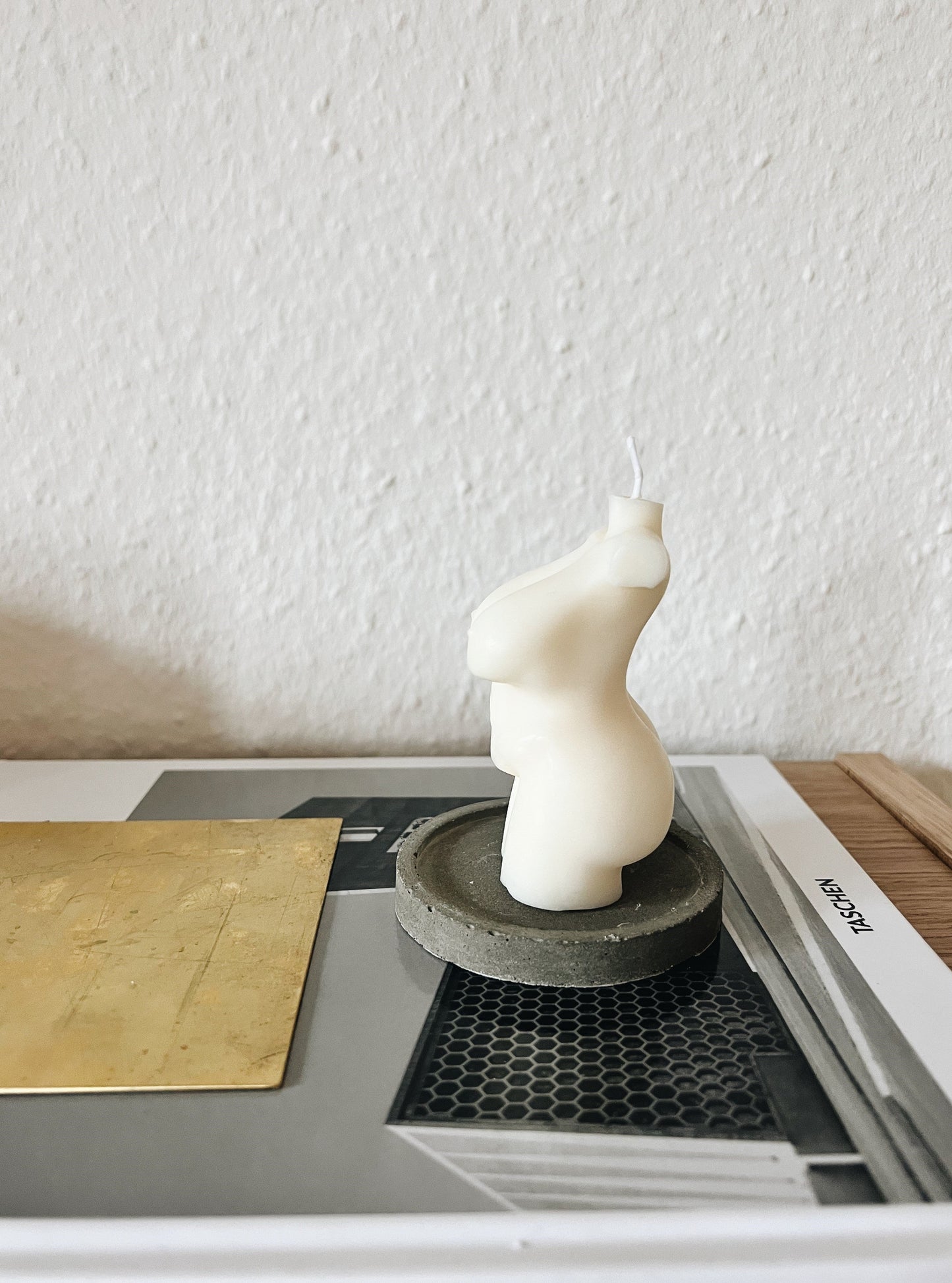 Weibliche Körperform WILMA, aus Rapswachs, weiß, H 9 cm
